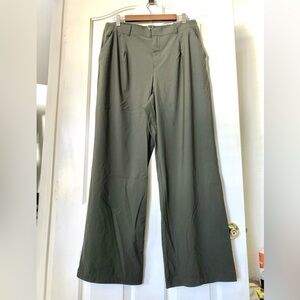 NWOT Old Navy Men's Wide-Leg in Olive